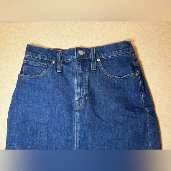 Madewell Denim Mini Skirt Distressed Raw Hem Size 25 Dark Wash - Picture 2 of 10